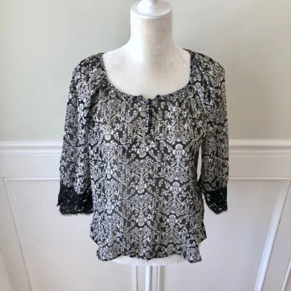 Crescent Stitch Fix Printed Blouse w Lace NWT S - Picture 4 of 8